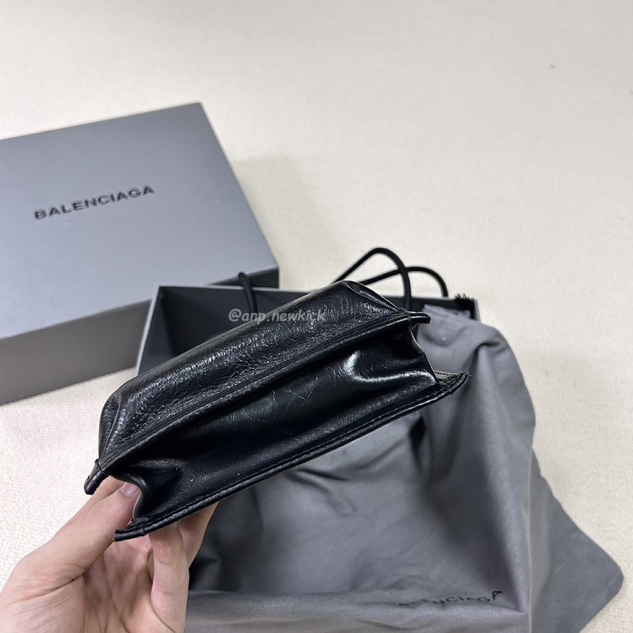 Balenciaga Explorer Arena Cracked Leather Messenger Bag Black (12) - newkick.vip